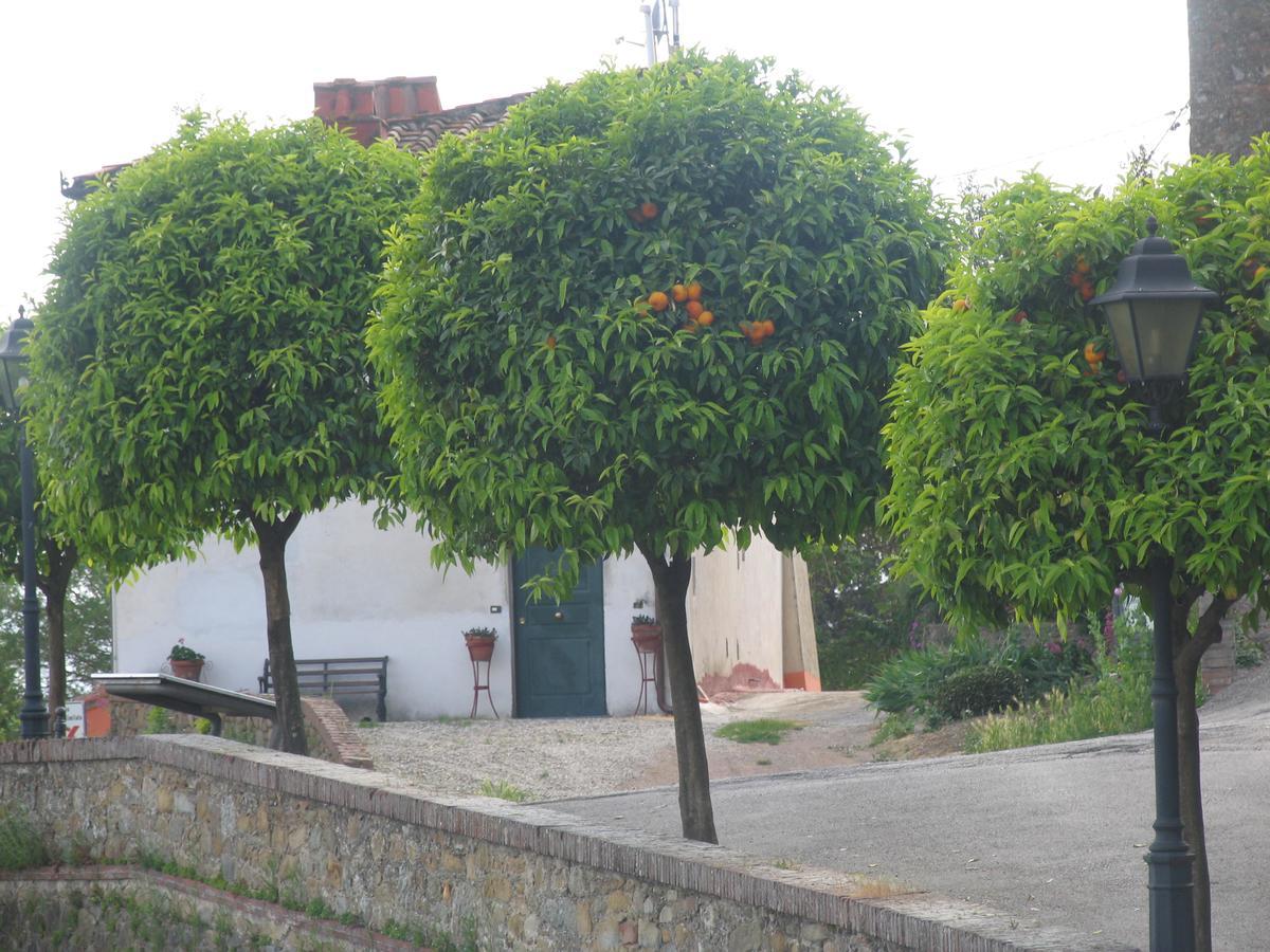 Hotel Tarabaralla Borgo a Buggiano Exterior photo