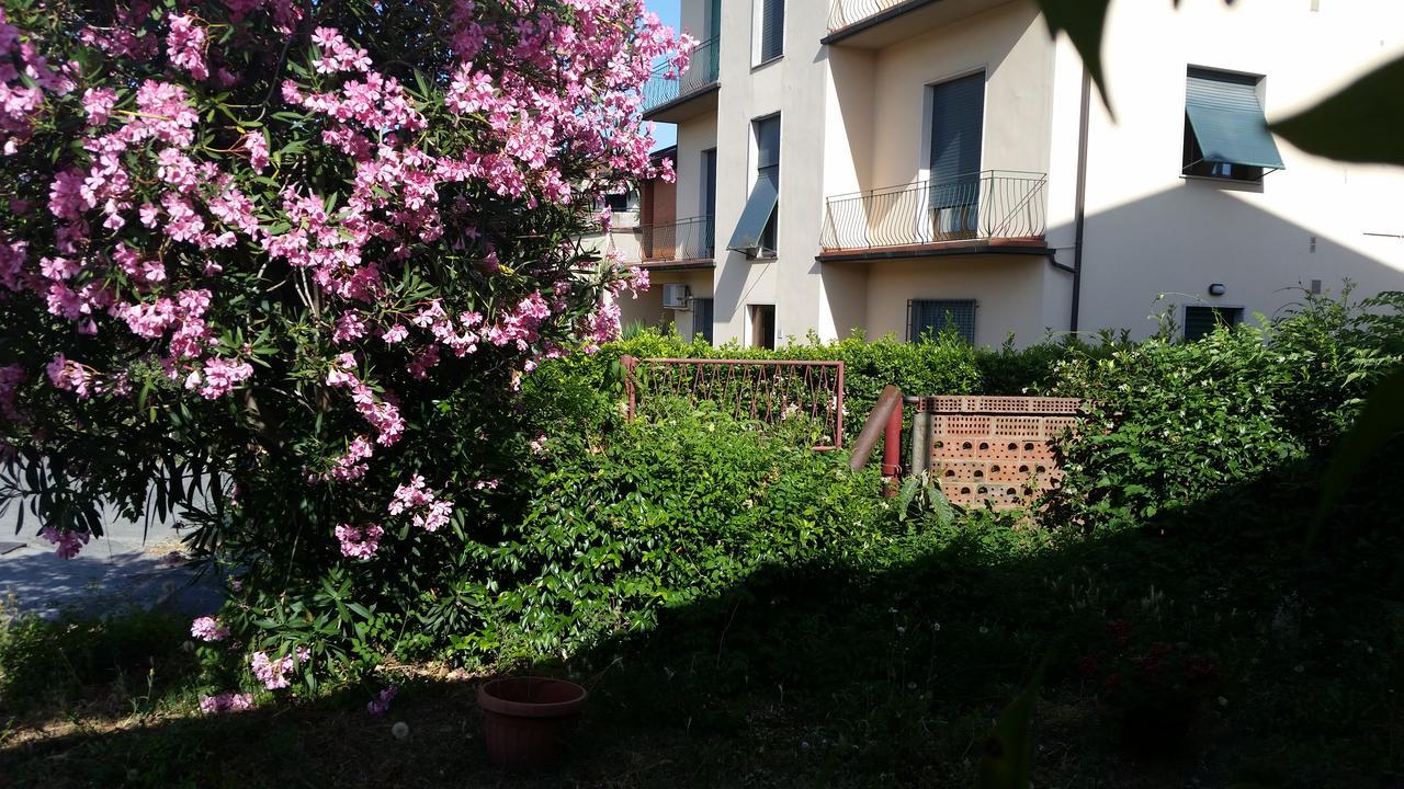 Hotel Tarabaralla Borgo a Buggiano Exterior photo