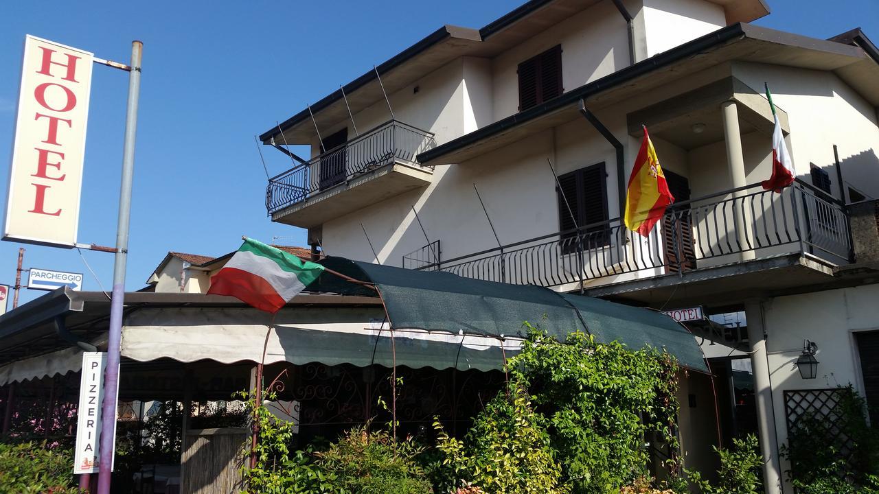 Hotel Tarabaralla Borgo a Buggiano Exterior photo